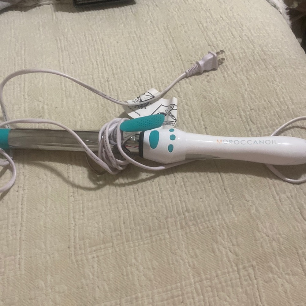 Professional curling iron By Moroccanoil